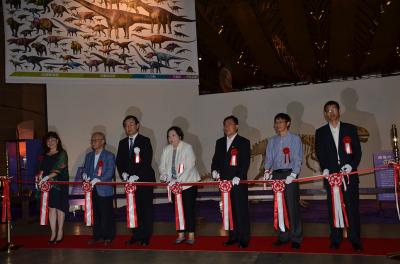 Ribbon cutting ceremony for “The Giga Dinosaur Exhibition 2017” (with Secretary of the New Mexico Department of Cultural Affairs, Veronica Gonzales) at the Makuhari Messa Convention Center, Chiba City Japan, July 14, 2017. Photo by: Thomas Williamson