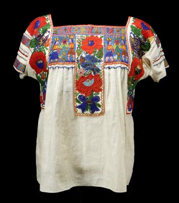 China poblana blouse, c. 1935 Puebla city and state, Mxico Cotton, glass beads, 24  x 21 1/16 in. (62.25 x 53.5 cm.) Gift of Florence Dibell Bartlett, Museum of International Folk Art, A.1955.1.135 Photograph by Addison Doty