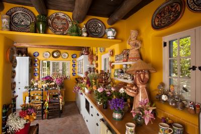 2-MOIFA_Espinar_08: View of kitchen, home of Judith Espinar. Photo: Addison Doty