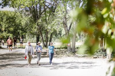 33-Los Luceros - Apple Harvest - people walking path