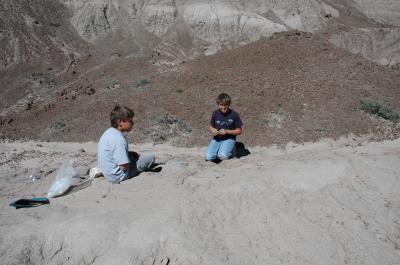 Image 1: Taylor & Ryan Williamson on dig in San Juan Basin. Photo: Thomas Williamson