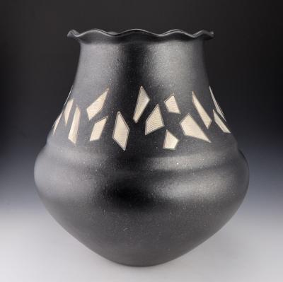 Micaceous Pot with White Chips
