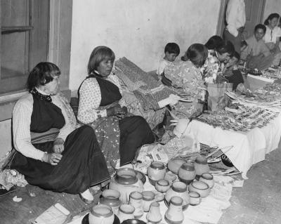 Pubelo Pottery Vendors, 1948